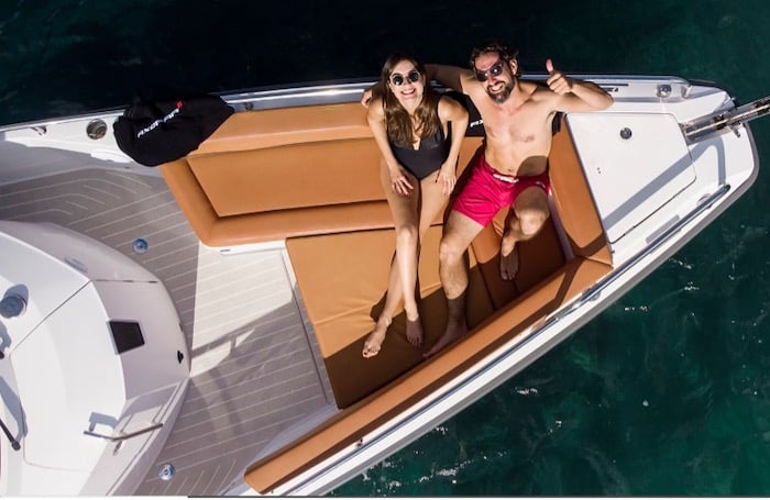 sbc-axopar-28-thumbs-up