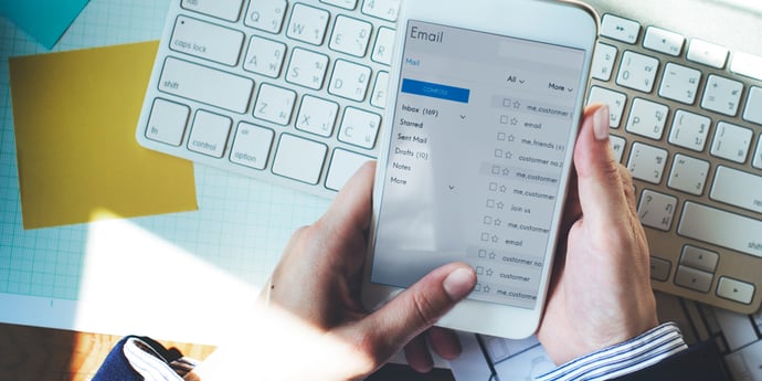E-Mails bei Kommunikation mit Unternehmen bevorzugt