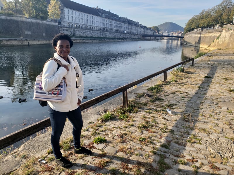 What Type of Visa Can I Use to Teach English in France?