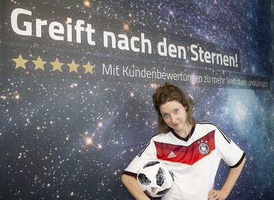 Luise Kluge (Auszubildende ProvenExpert.com) wird auf WM-Parties mitfiebern