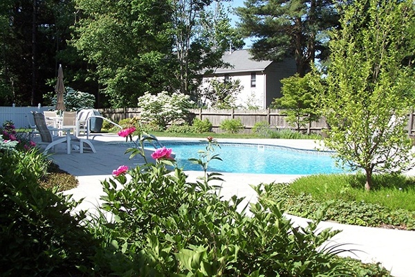 12_Poolside_Paradise