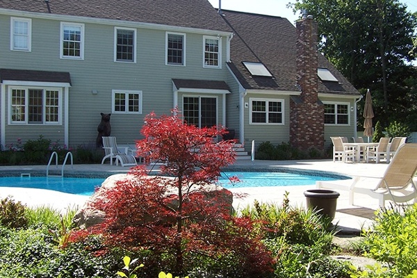 1_Poolside_Paradise