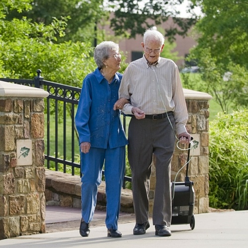 independence grandparents walking.jpg independence grandparents walking.jpg