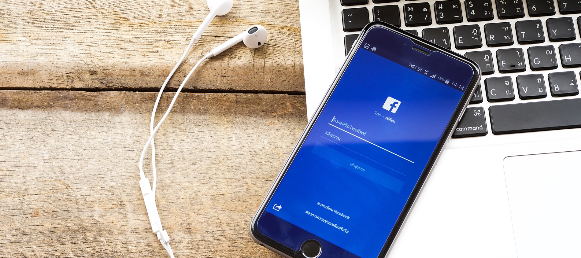 Facebook y Apple quieren conquistar lectores