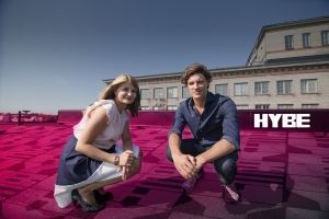 Hyben juontajat Anna Bessonova ja Greg Anderson.