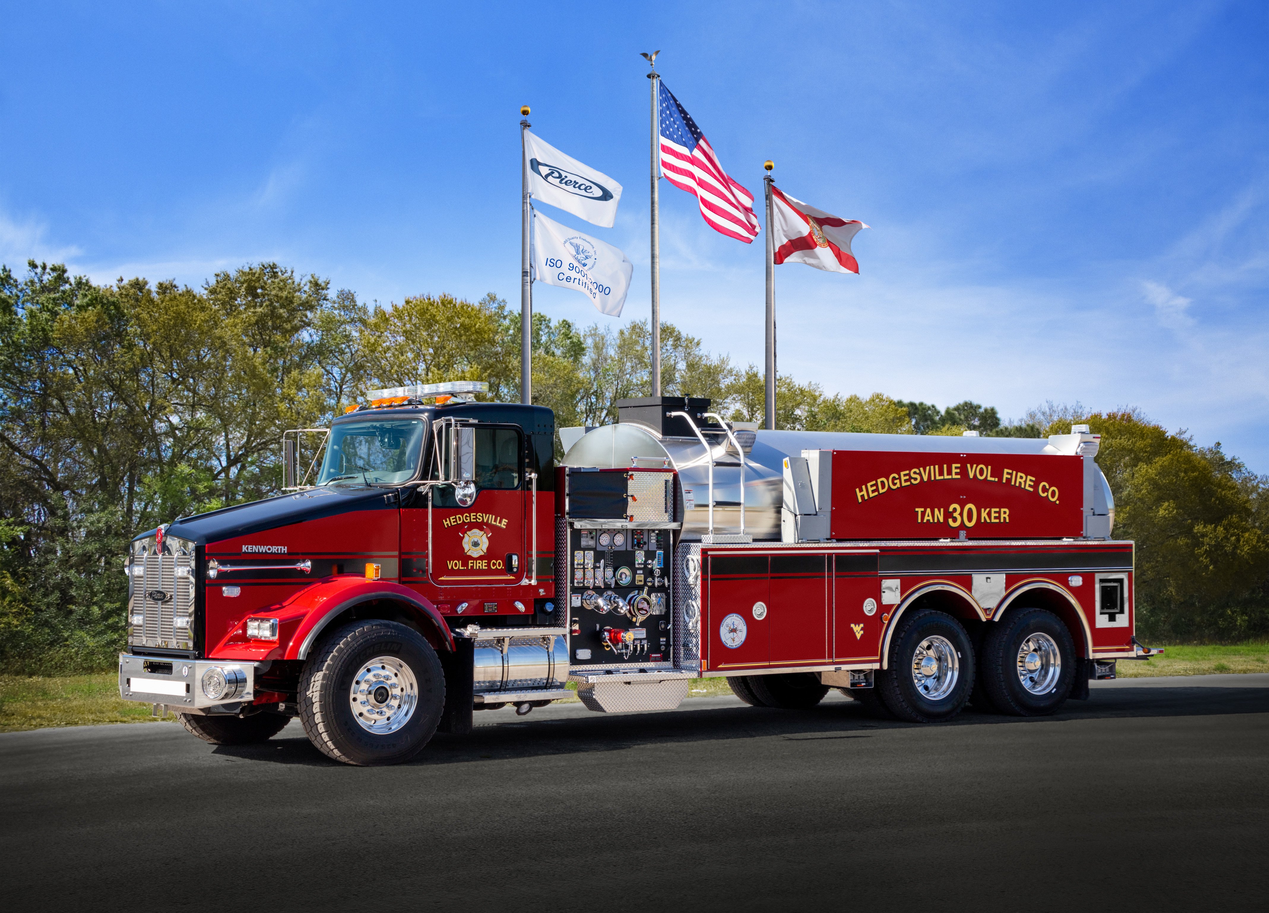 Vintage fire trucks part of 20-plus vehicle convoy for Kingsville Fire Fest