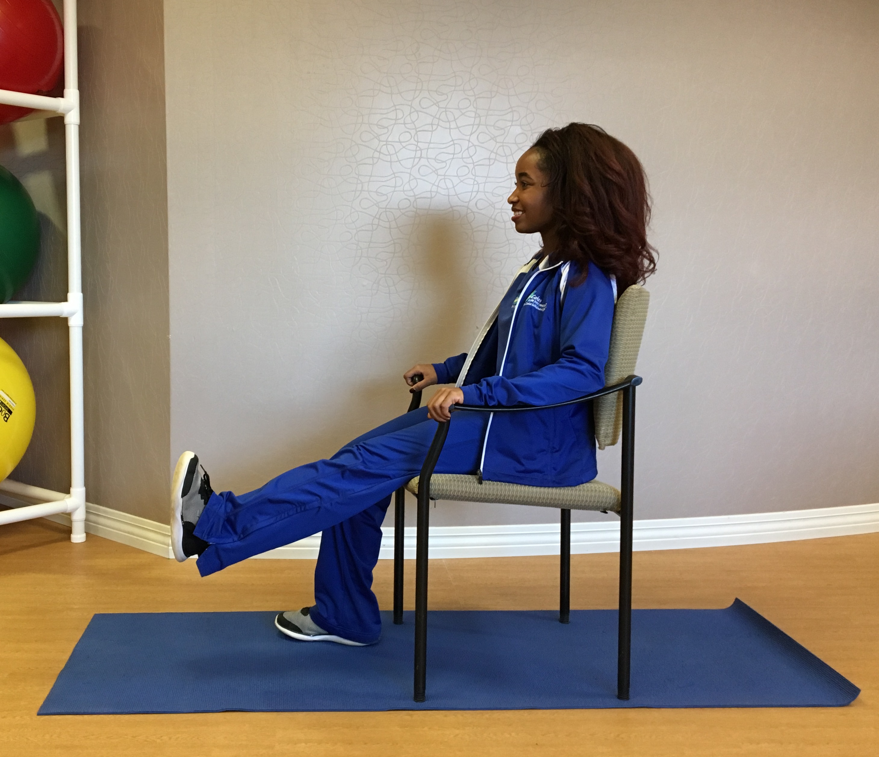 4 Lower Body Stretches To Improve Balance Ankle Stretch (2)