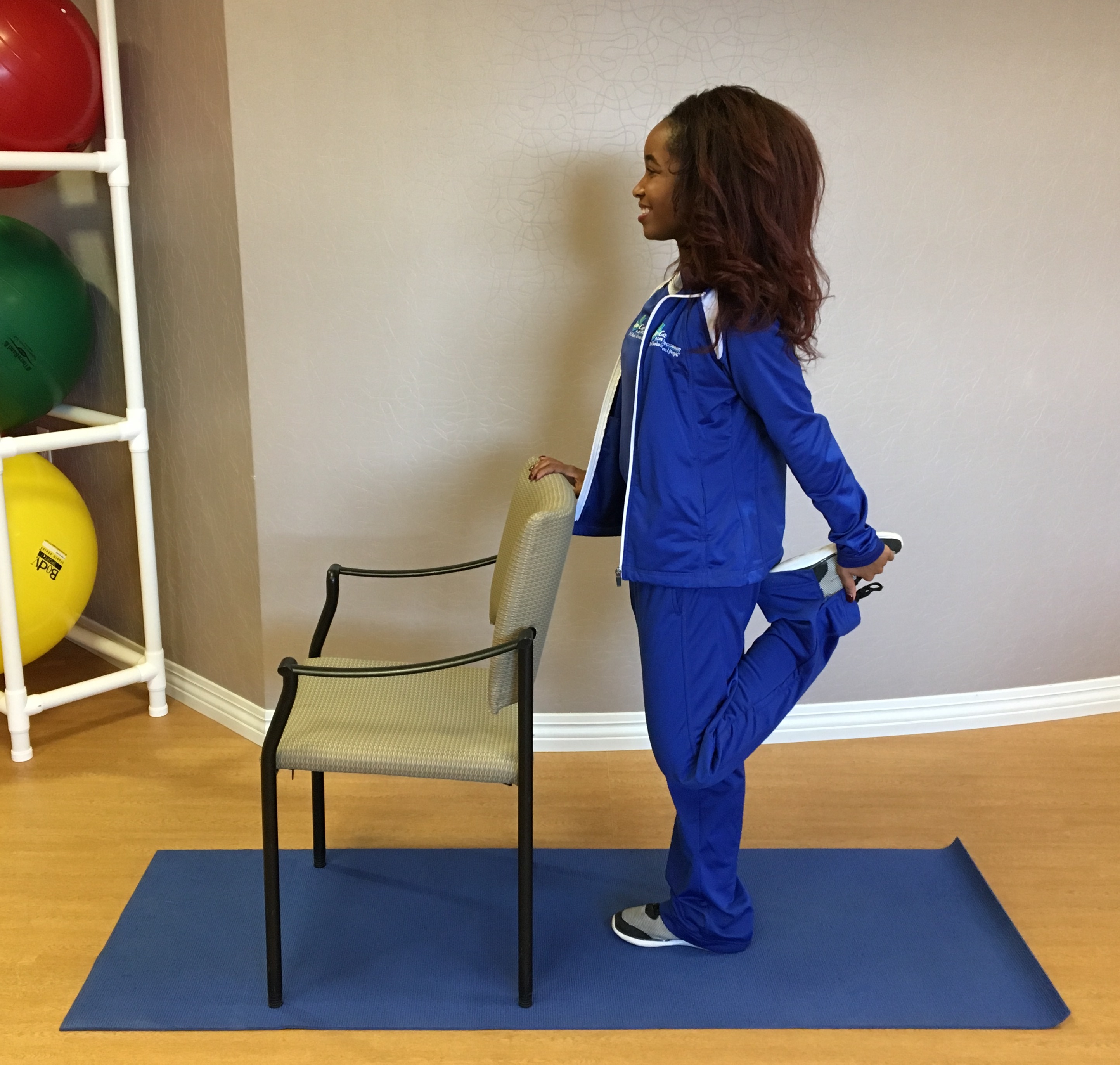 4 Lower Body Stretches To Improve Balance quadriceps stretch-1