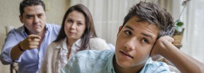 ¿Qué hago si mi hijo adolescente no me hace caso?