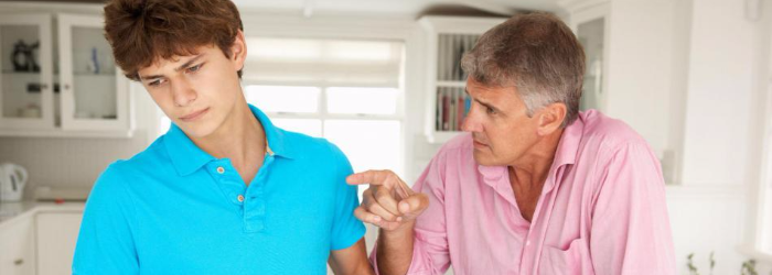¿Ser padre y amigo de mi hijo mejorará la relación?