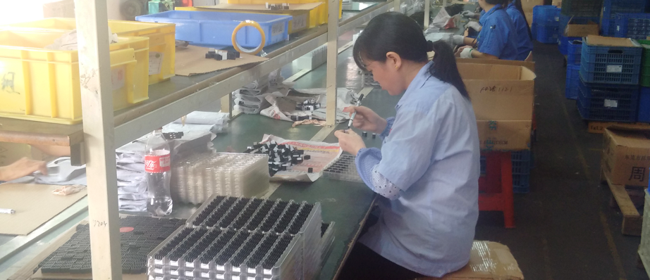 A worker in Huaqiangbei, busy making shanzhai phones