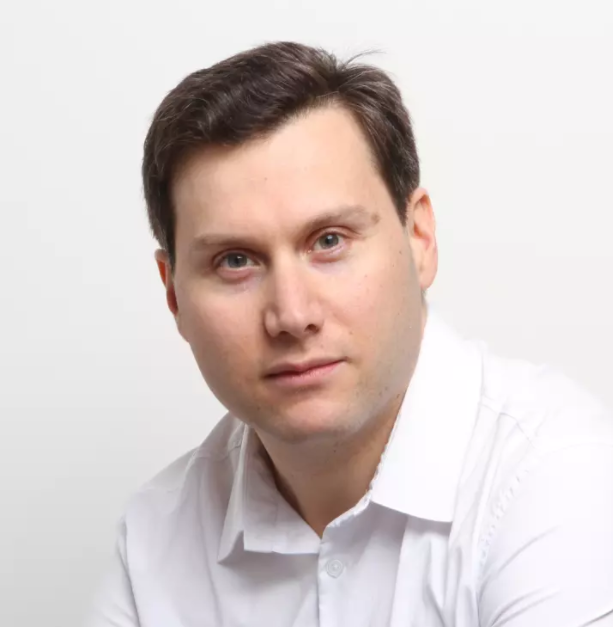 leor headshot.png