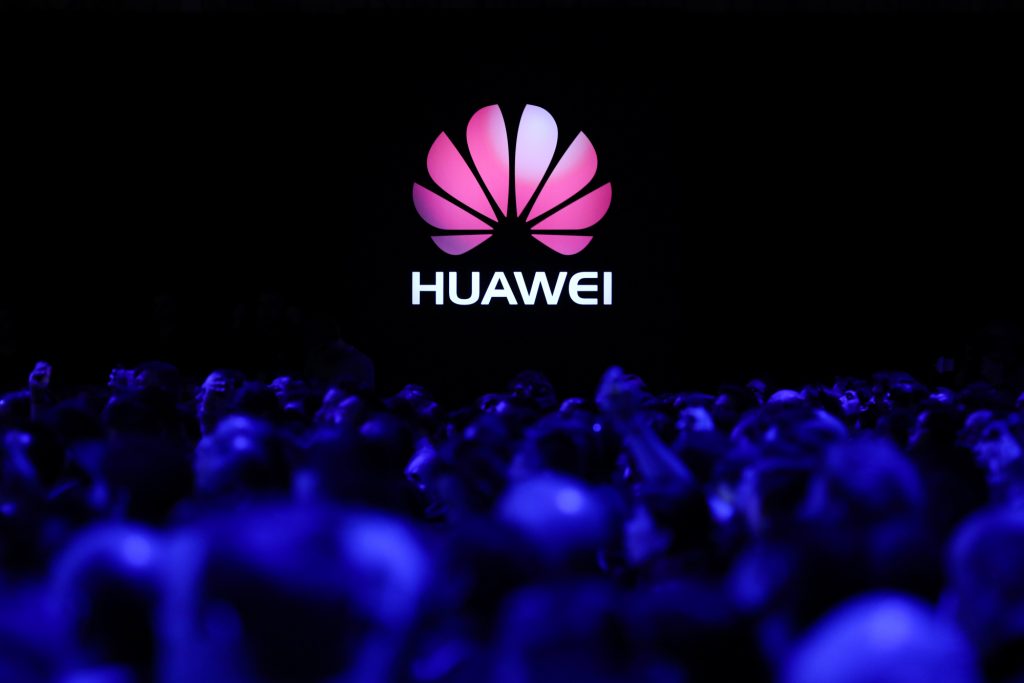 Исследование: санкции против Huawei осложнят работу для международных операторов, но не для американских
