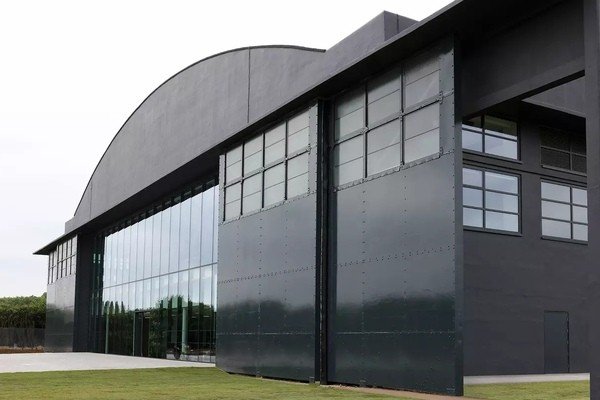 Dyson построит в Сингапуре завод по производству электромобилей