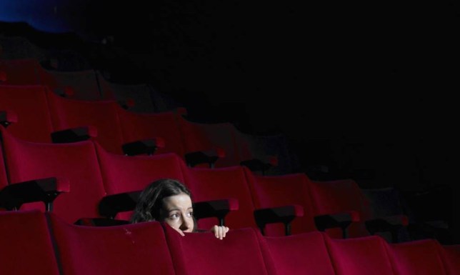 Посещаемость в российских кинотеатрах снизилась на треть