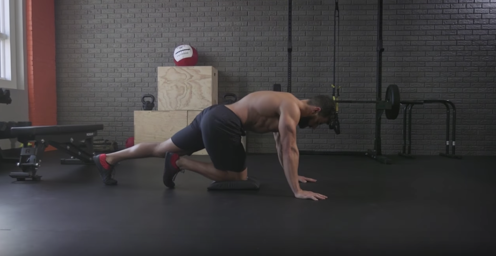Strengthen your hips and butt to reduce lower back pain | Mueller Sports Medicine