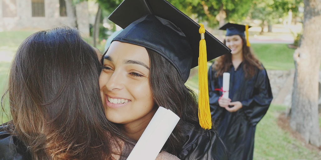 Latino Schulmaedchen College Doppelter