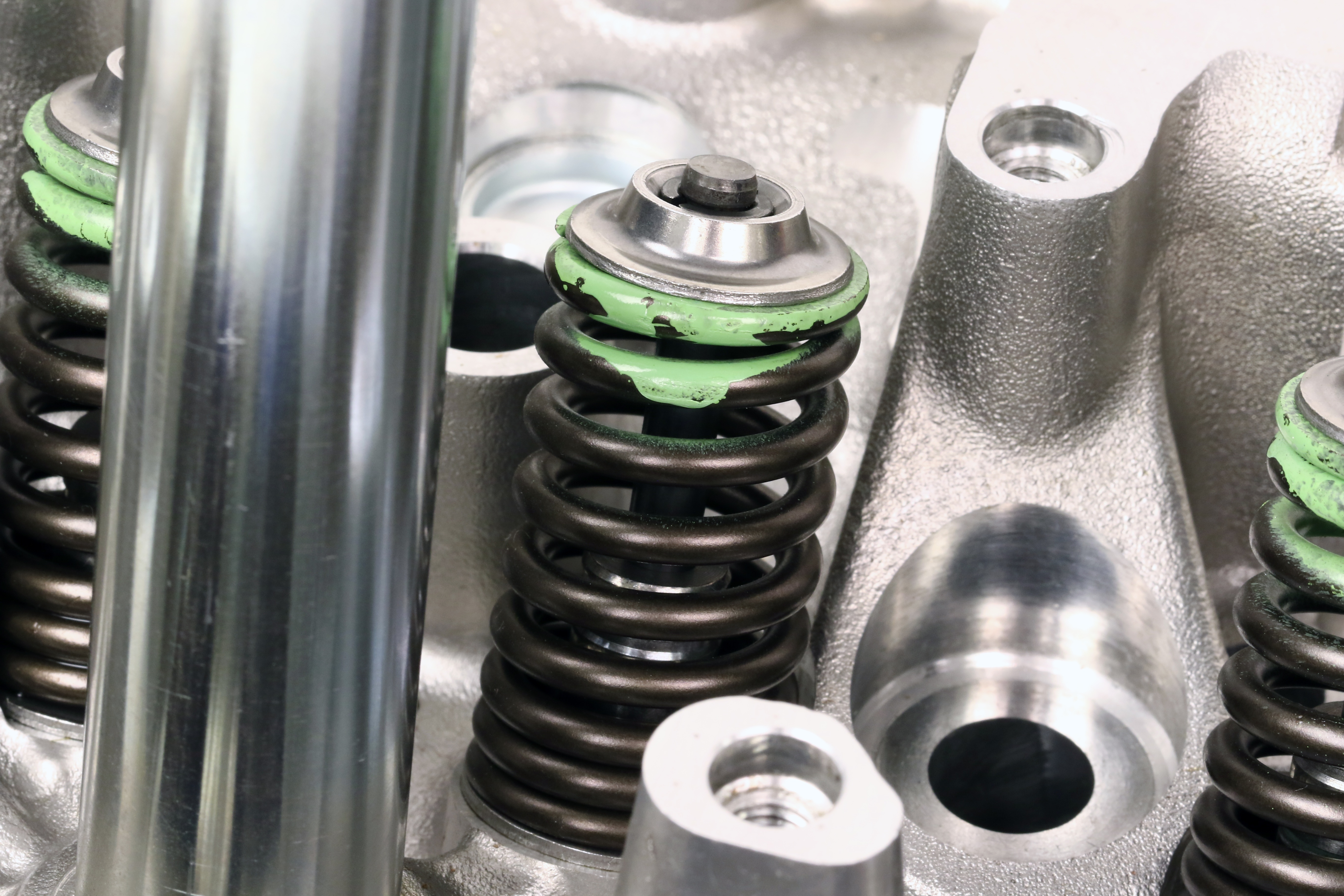 Inside The Honda K20C1 (Type R) Cylinder Head With 4 Piston Racing