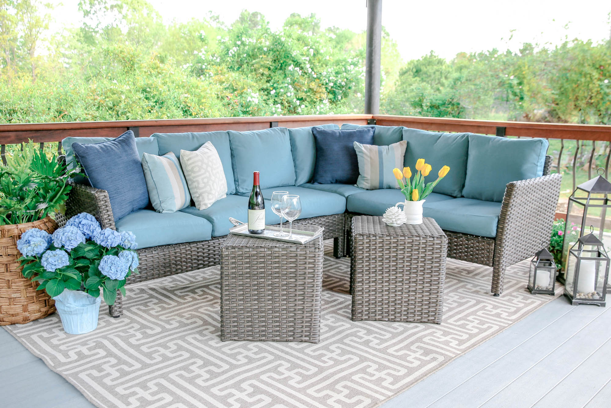 Should You Buy Low-End or High End Quality Patio Furniture? – Sunniland