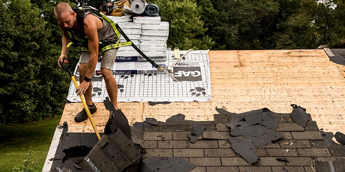 Material handling in residential roofing safety talk - CompSource