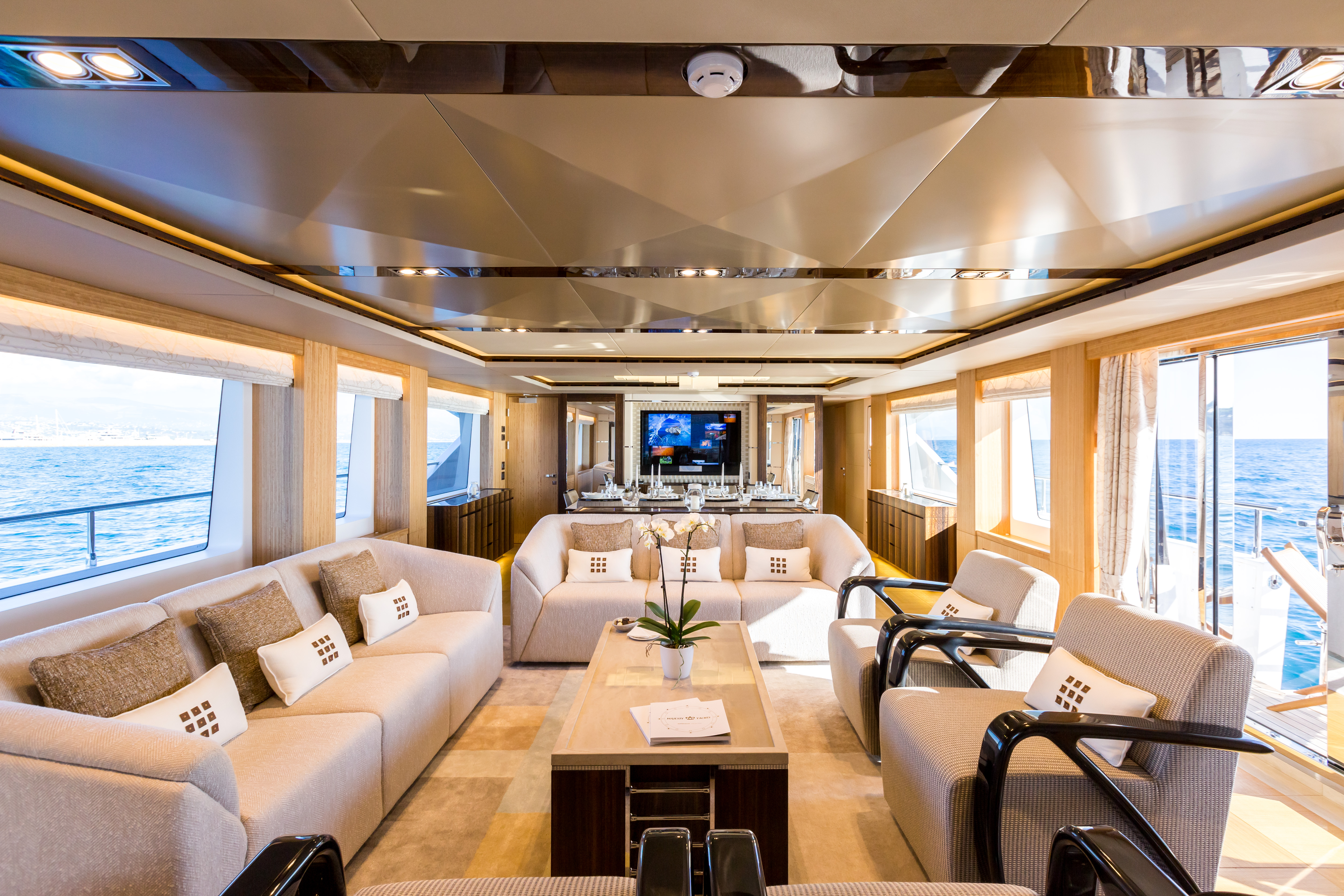 Majesty 110 main Saloon.jpg