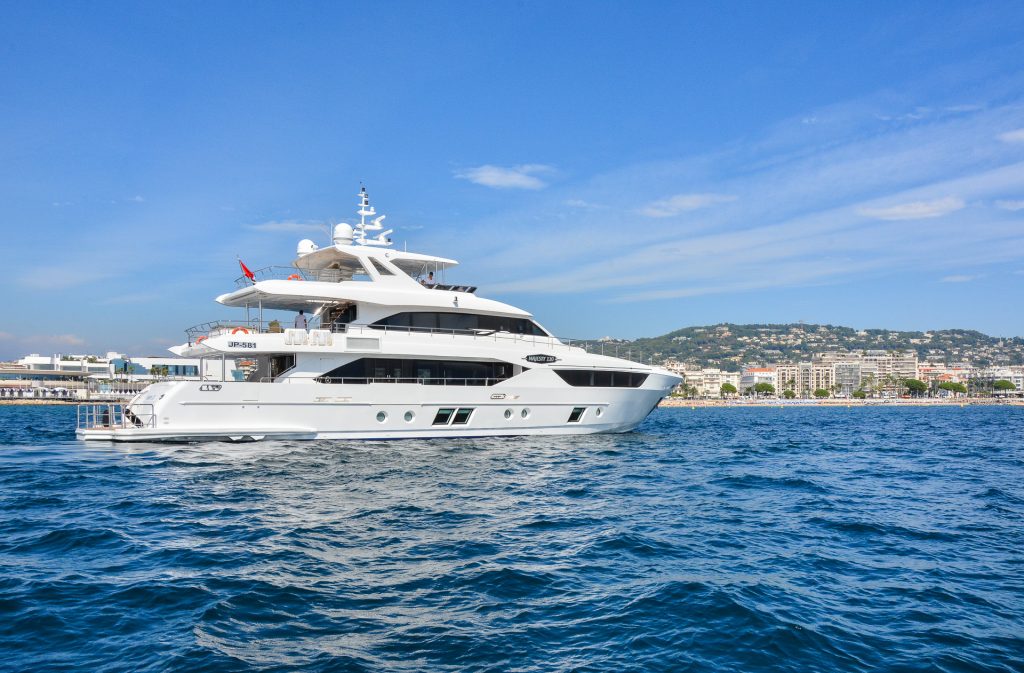 Majesty 110 in France