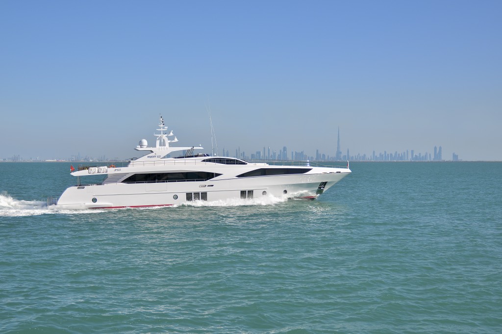 Majesty 122 and the Dubai skyline