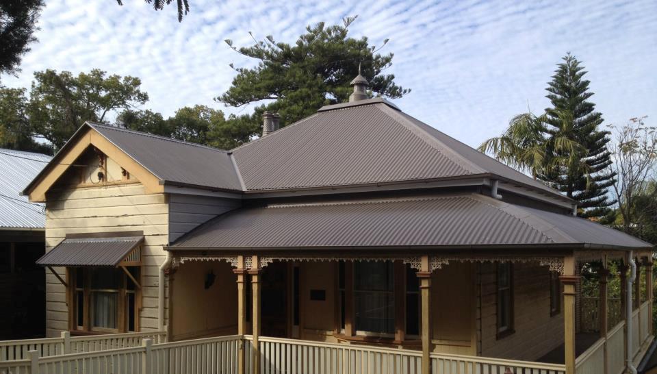 After shot - new colorbond roof on Queenslander cottage