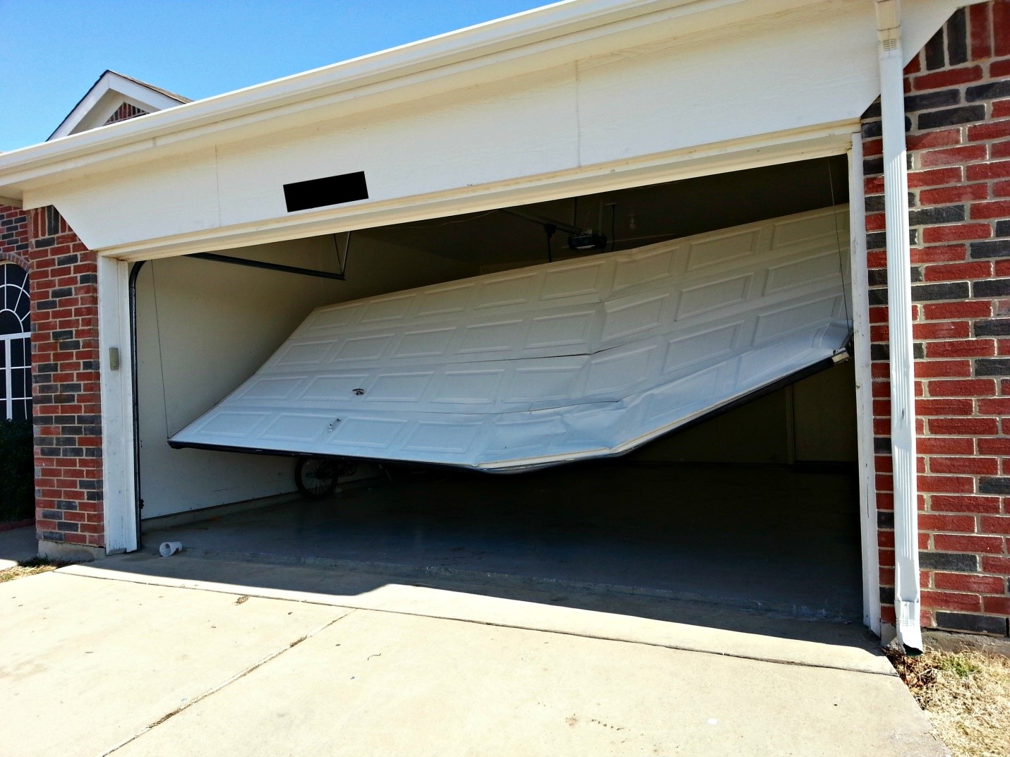 16 Aesthetic What causes a garage door to jerk when closing for Christmas Decor