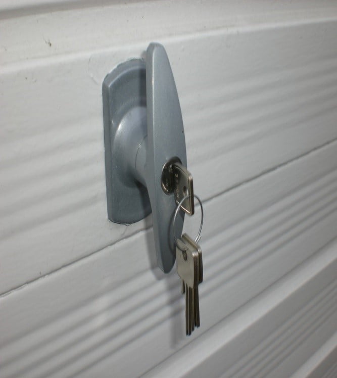 Issues With Locking Garage Doors, How To Open A Stuck Manual Garage Door From The Outside