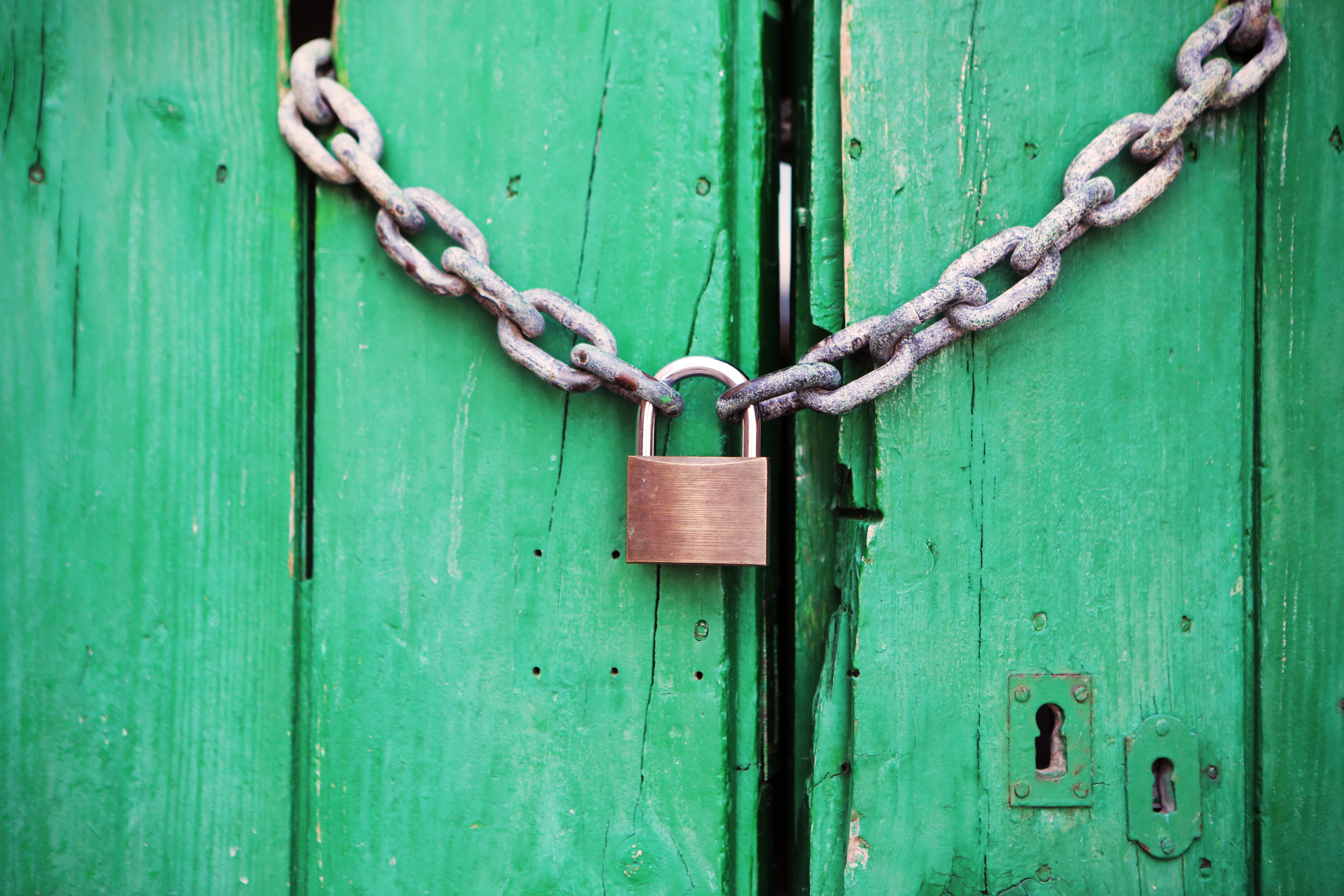door-green-closed-lock-4291