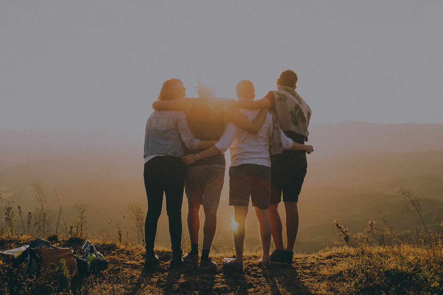 4-friends-arm-in-arm-by-the-sunset.jpg