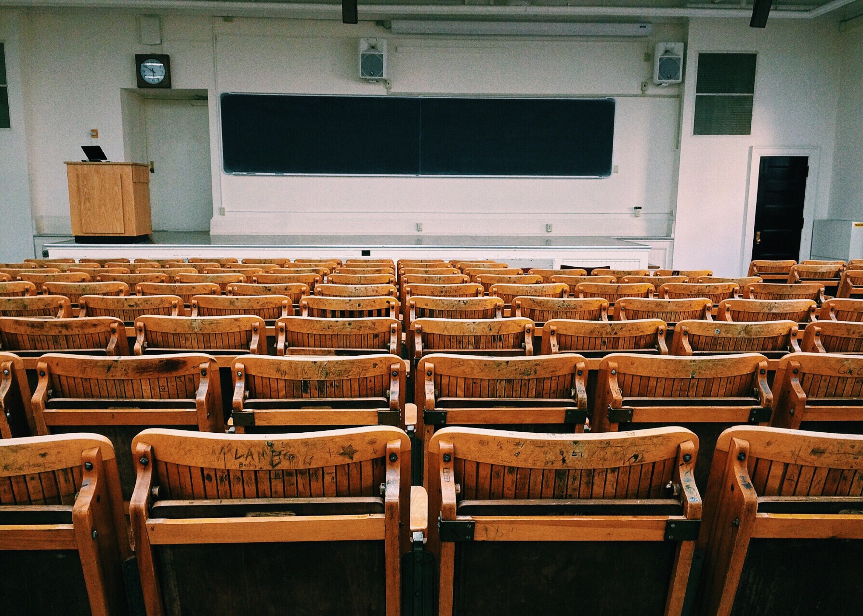 auditorium-benches-chairs-207691.jpg