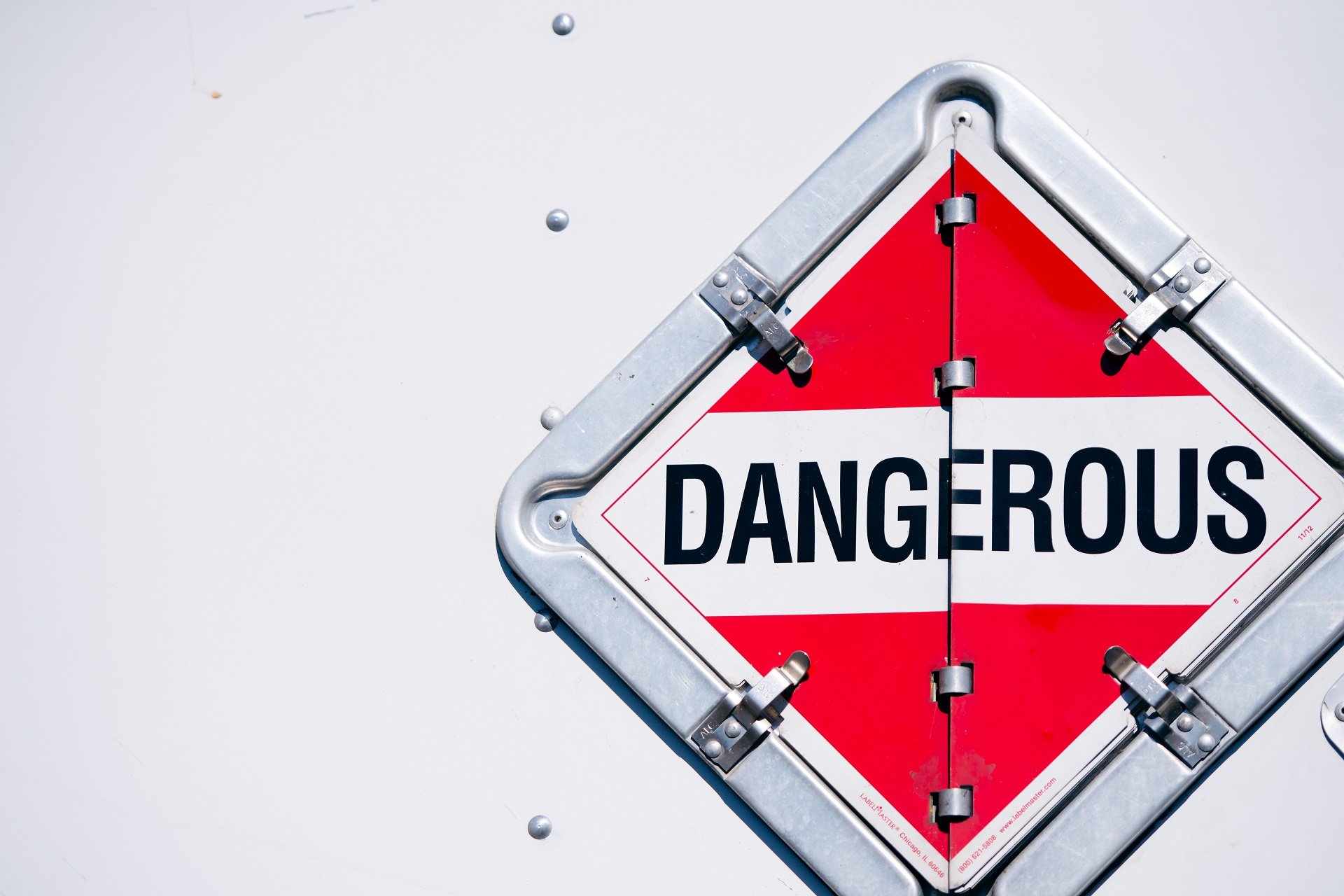 dangerous diamond signage