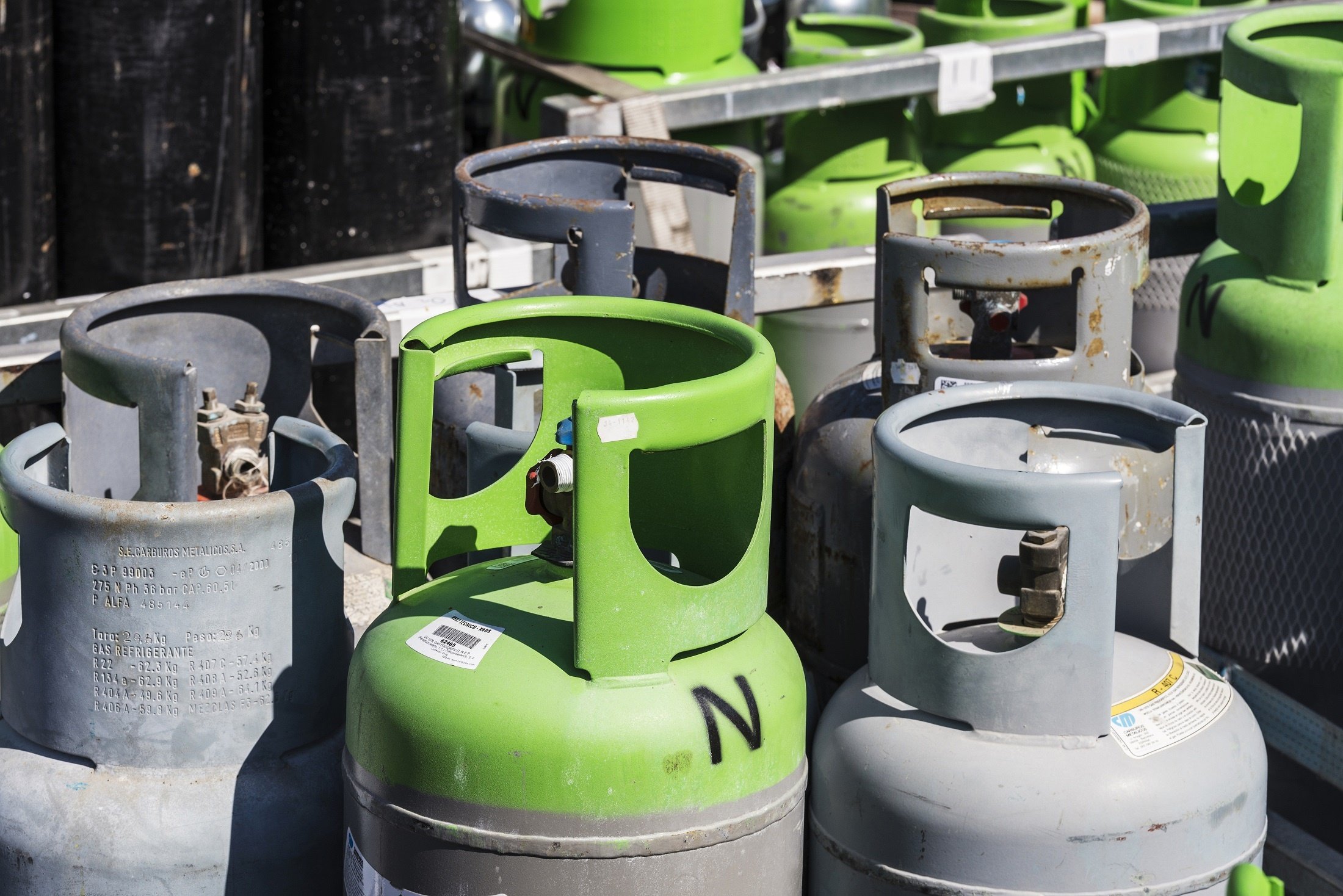 Are you Storing Your Compressed Gas Cylinders Safely? - Safety