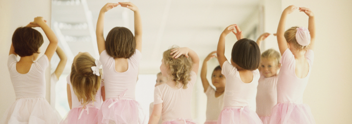 5 Beneficios para tu Niña al Bailar Ballet - Fabiola's Kids Entertainment