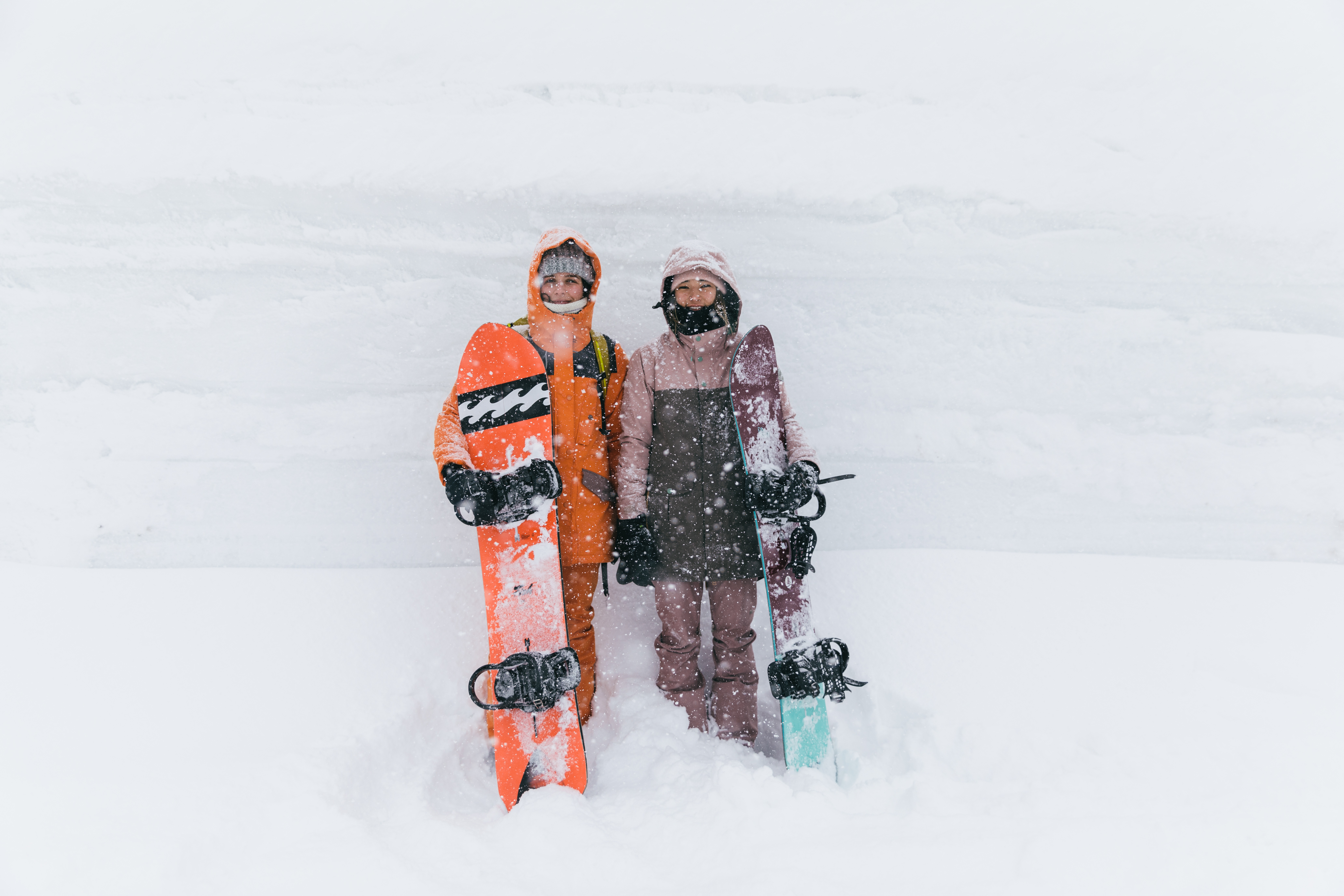 Snowboarding in Myoko powder