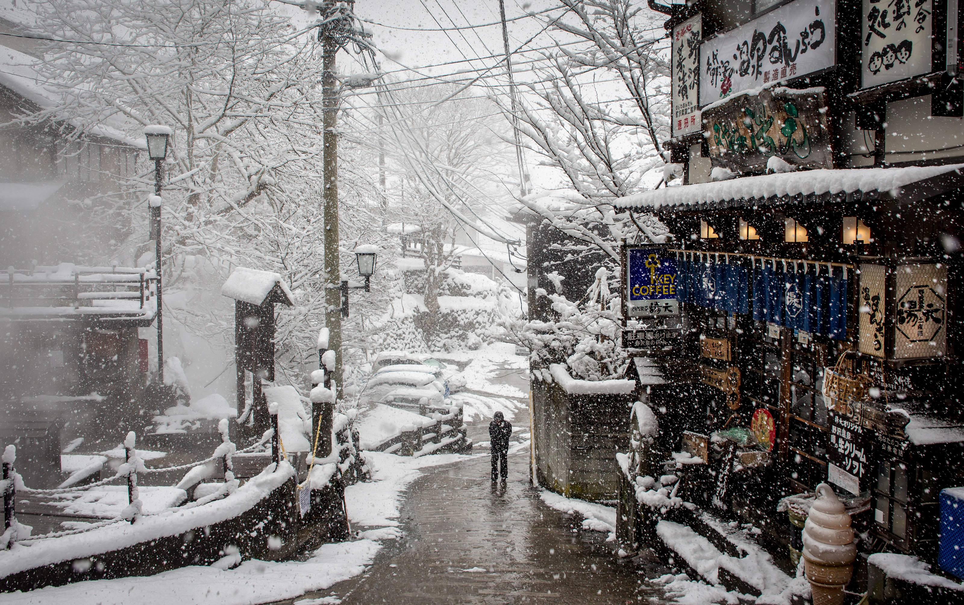 Snowing in Nozawa Onsen village