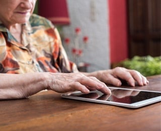  older woman using technology displaying how technology is useful for older adults 