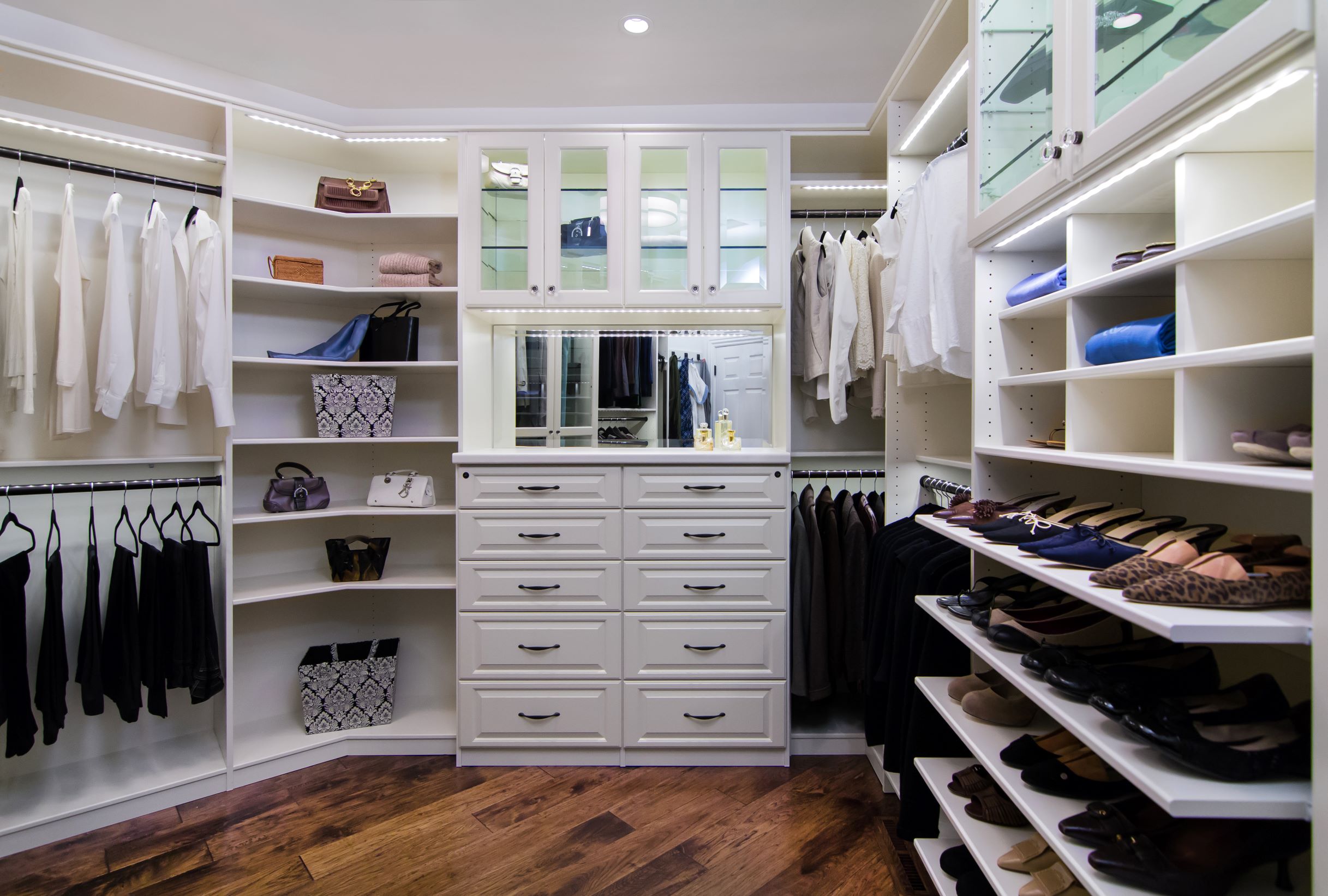 Custom Closets & Cabinets for your Bedroom