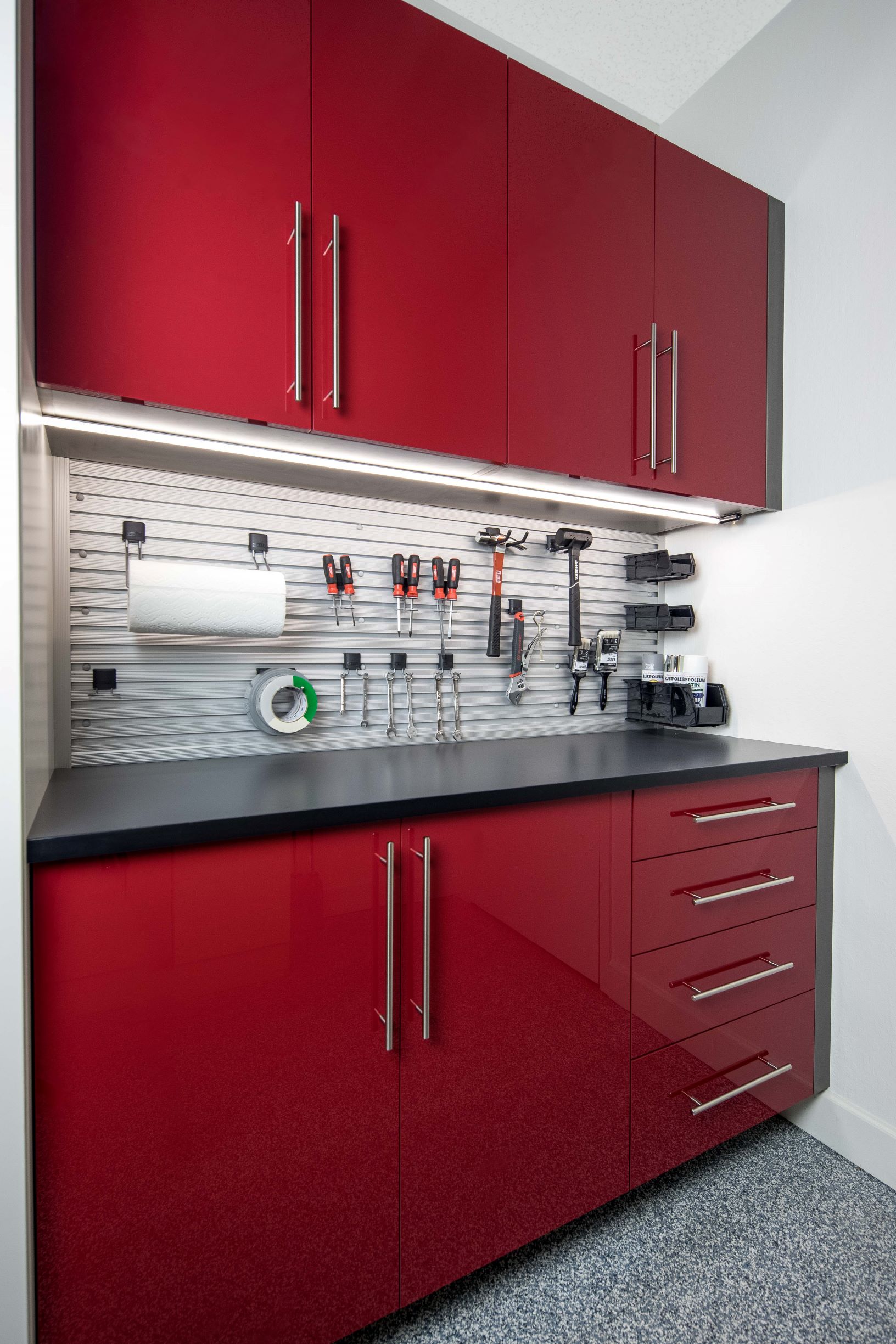 Custom Closets & Cabinets for your Garage
