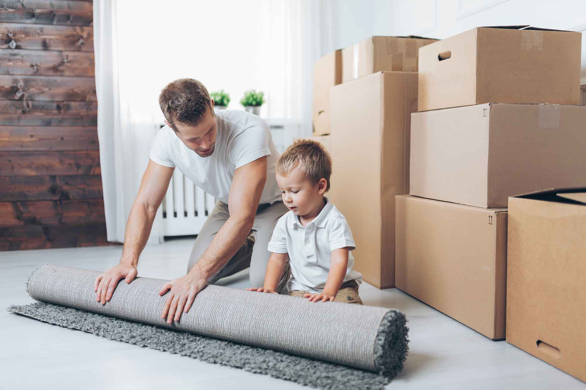 moving-concept-father-and-son-moving-to-a-new-HEL8Y3P