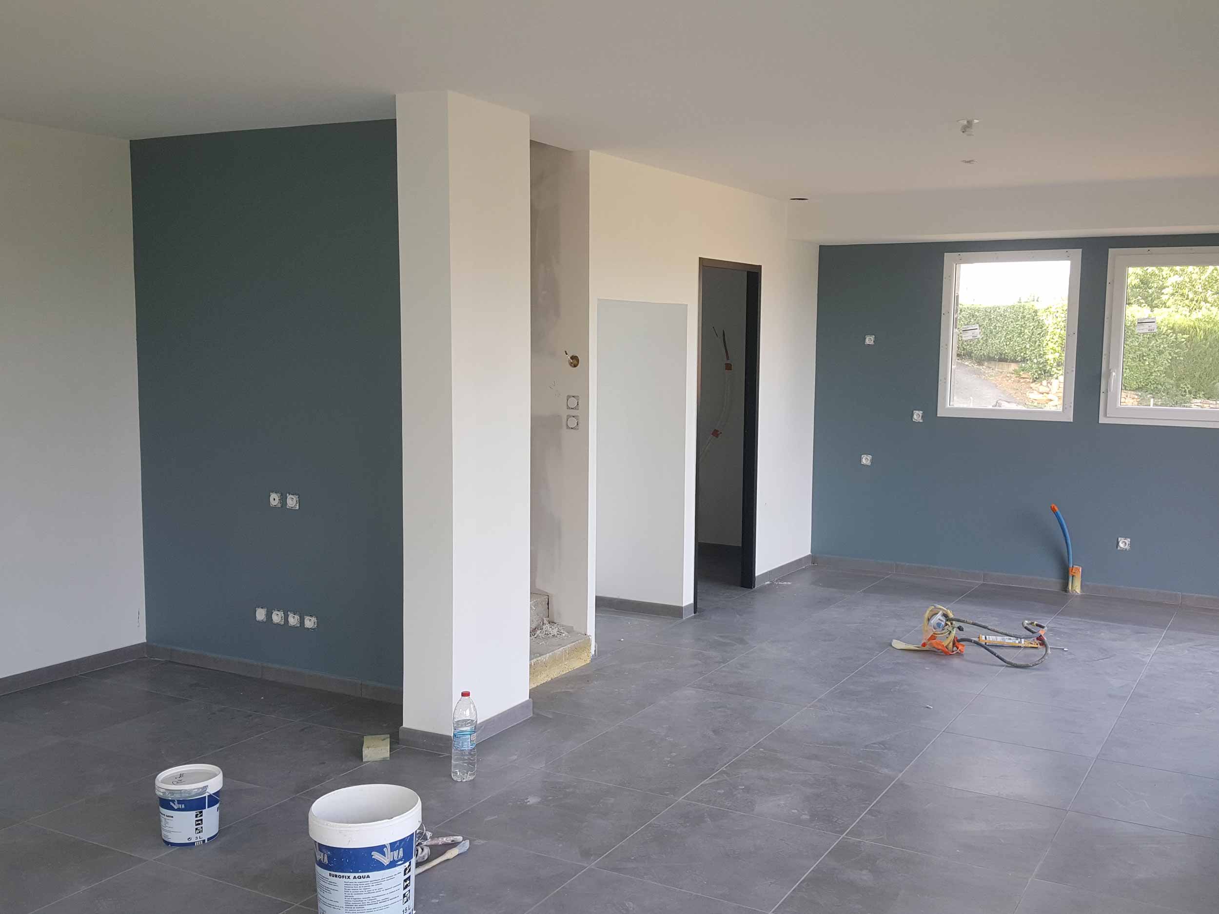 Vente de peinture et parquet pour la rénovation d'une maison à Villefranche
