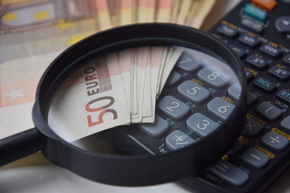 Prix courtier en travaux : Le service en vaut-il le coup ?