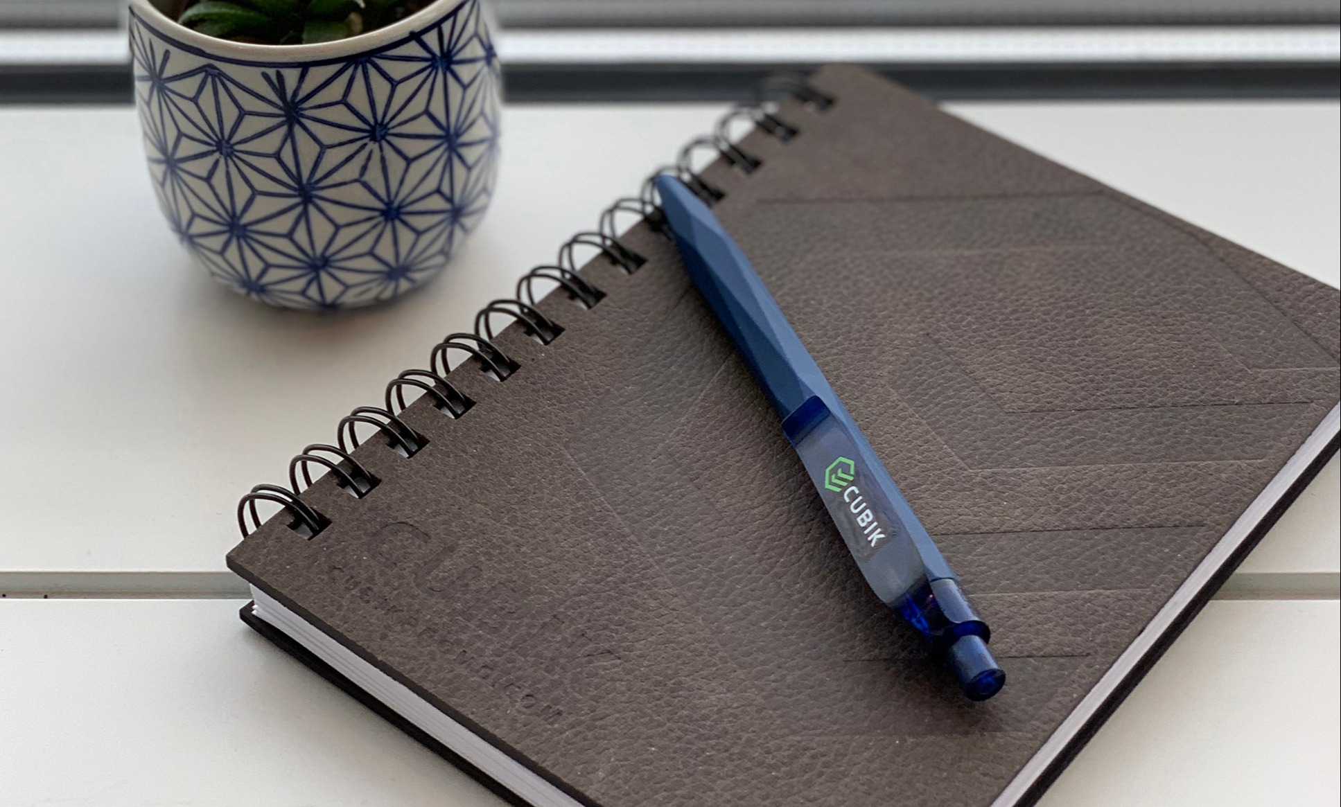 Journal_and_pen