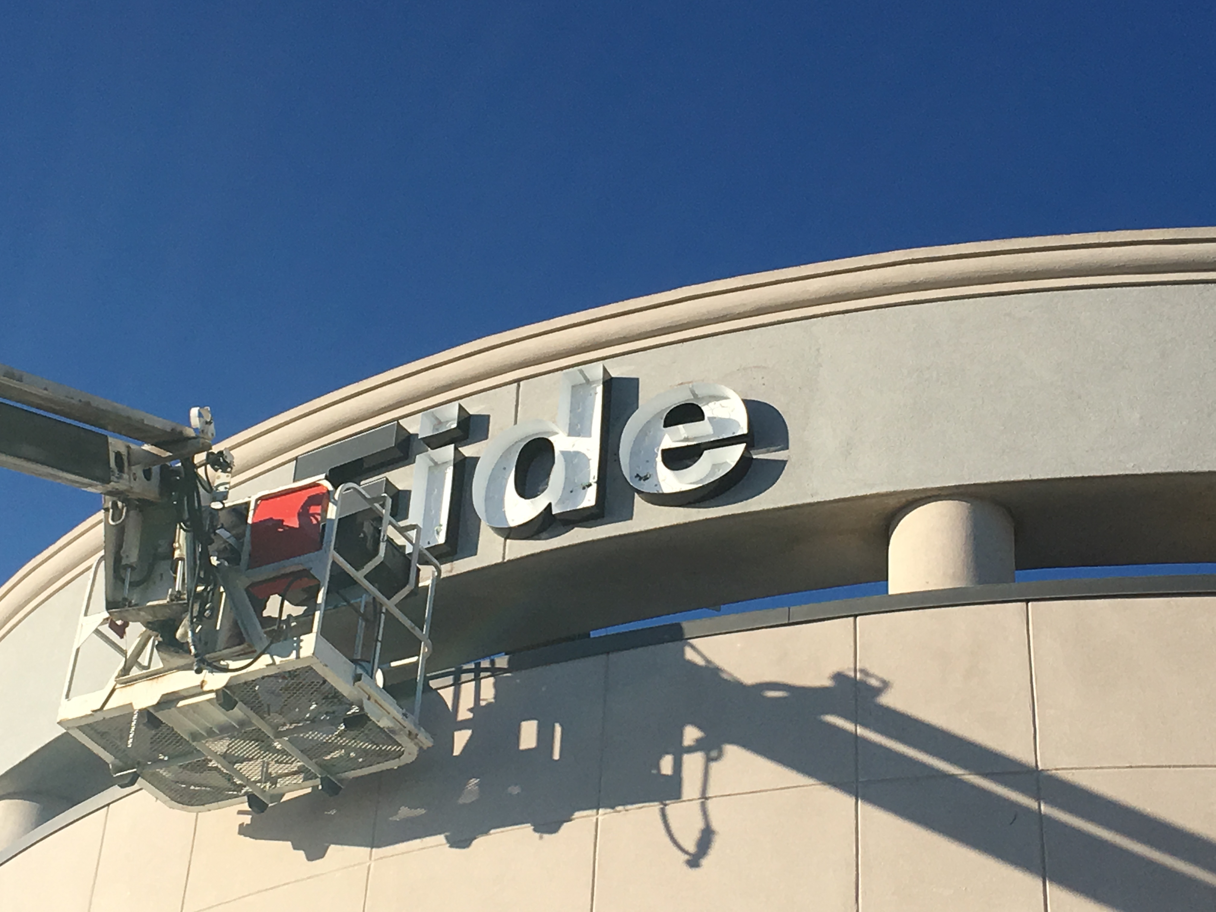 Eide Chrysler sign