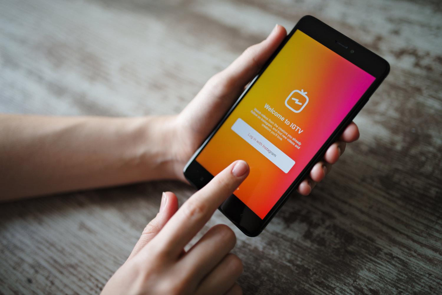 cosè-igtv-lapp-di-instagram-per-i-video-lunghi-ofg-advertising-agenzia-di-comunicazione-a-milano-instagram-tv-igtv-