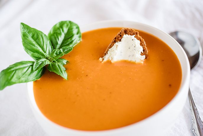 Fresh Slow Cooker Tomato Soup from @hamiltonbeach