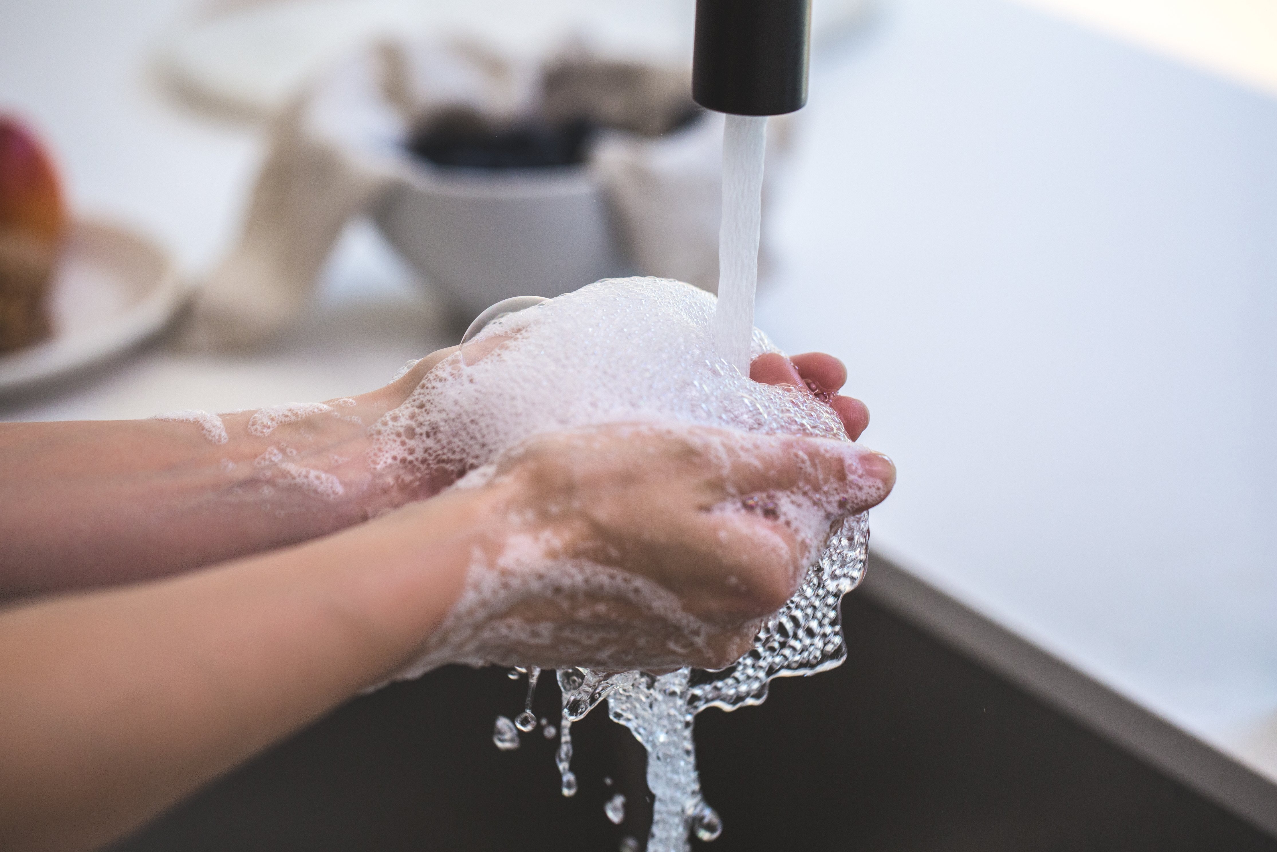 La-importancia-del-correcto-lavado-de-manos-en-las-personas-mayores