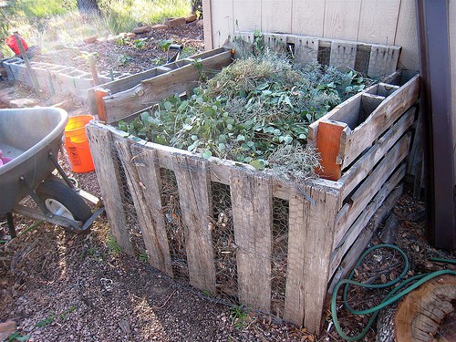 What is a Composting Pile? Learn How to Create a Compost Pile – Bonnie  Plants